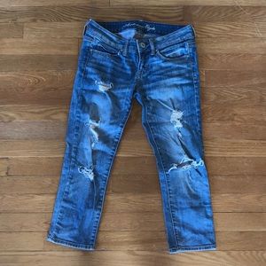 Cute American Eagle ripped, light wash capri jeans